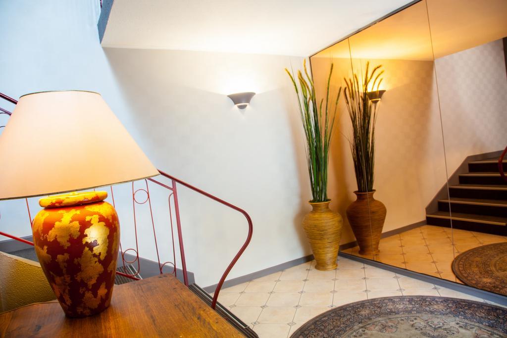Hostellerie De Bretonniere - Groupe Logis Hotels Beaune  Bagian luar foto